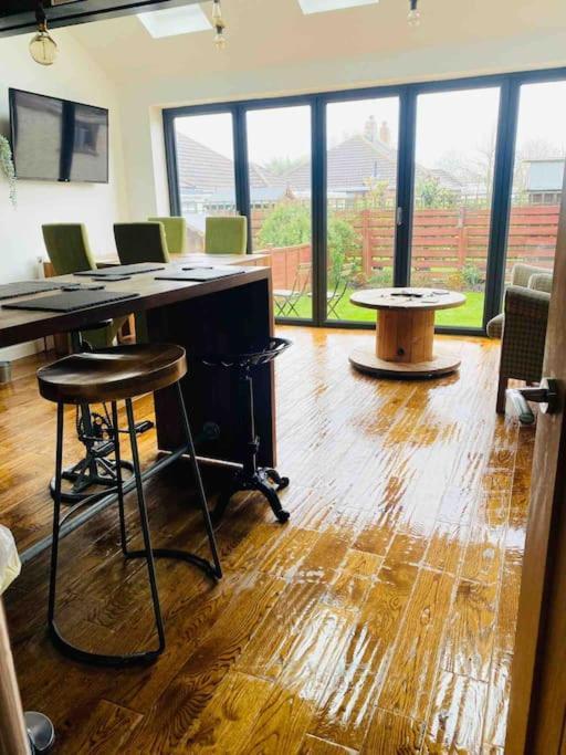 Scalby  Lovely Semi-Beach 2X Pubs -5 Min Walk-Pets Welcome-Parking-Garden מראה חיצוני תמונה
